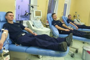 Akcja honorowego oddawania krwi przez policjantów słupskiej Szkoły Policji.