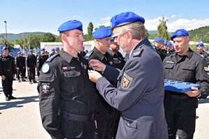 uroczystość odznaczenia policjantów Jednostki Specjalnej Polskiej Policji w EULEX Center Mitrovica