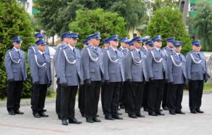grupa nagrodzonych i awansowanych policjantów