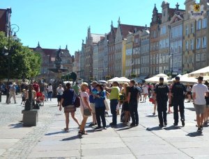 turyści na Długim Targu w Gdańsku