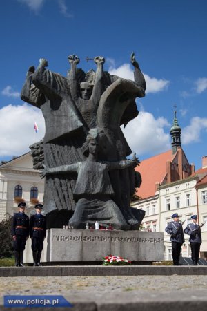 Bydgoskie uroczystości upamiętniające policjantów pomordowanych w Miednoje w 1940 r.