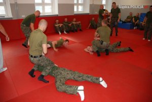 Szkolenie żołnierzy w katowickim oddziale prewencji