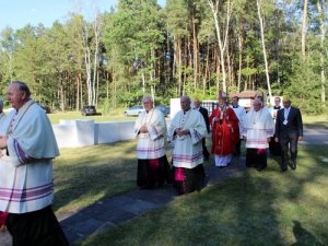 uroczystości upamiętniające ofiary egzekucji przeprowadzanych podczas II wojny światowej w Puszczy Kampinoskiej