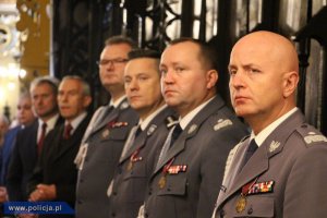 uroczystość nadania sztandaru komendzie powiatowej policji w Środzie Wielkopolskiej