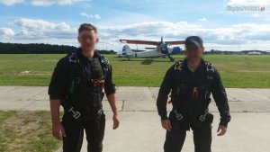 szkolenie spadochronowe realizowane przez katowickich antyterrorystów