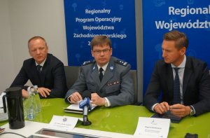Konferencja prasowa z udziałem Komendanta Wojewódzkiego Policji w Szczecinie dotycząca projektów, które uzyskały dofinansowanie z RPO