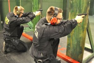 Kandydaci na instruktorów strzelań policyjnych kształcą się w słupskiej Szkole Policji