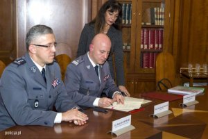 uroczyste podpisanie Porozumienia Wykonawczego pomiędzy Komendantem Głównym Policji a Zwierzchnikiem Policji Państwowej, Dyrektorem Generalnym Bezpieczeństwa Publicznego Ministerstwa Spraw Wewnętrznych Republiki Włoskiej w sprawie zasad i warunków prowadzenia wspólnych patroli