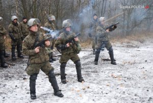 nstruktorzy z katowickiego oddziału prewencji przeprowadzili ostatnie w tym roku szkolenie żołnierzy 6 Brygady Powietrznodesantowej w Gliwicach