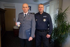Medal POMAGAJMY SOBIE WZAJEMNIE dla wyjątkowego policjanta