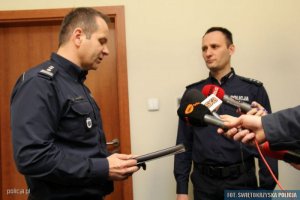 uroczystość wyróżnienia asp. Grzegorza Wójcika Zastępcę Dyżurnego Komendy Miejskiej Policji w Kielcach