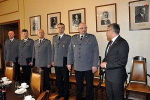 uroczystość nagrodzenia bohaterskich policjantów przez wojewodę śląskiego