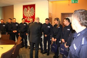 burmistrz dzielnicy Wola gratuluje policjantom