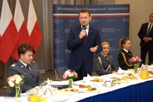 minister Mariusz Błaszczak przemawia do gości uroczystości