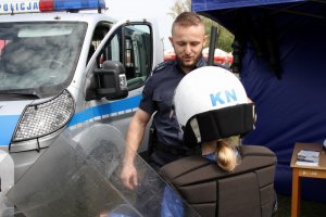 Policjanci promowali zasady bezpieczeństwa podczas &quot;XVIII Międzynarodowych Górskich Zawodów Balonowych – Balony nad Krosnem 2017&quot;