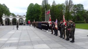 Uroczystości przy Grobie Nieznanego Żołnierza w Warszawie z okazji 72. rocznicy zakończenia II wojny światowej