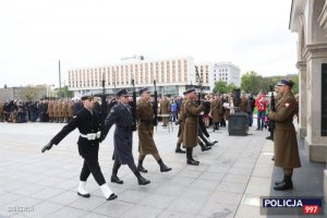 Uroczystości przy Grobie Nieznanego Żołnierza w Warszawie z okazji 72. rocznicy zakończenia II wojny światowej