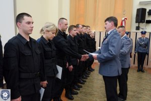 Uroczyste zakończenie szkolenia i wręczenie świadectw w auli słupskiej Szkoły Policji