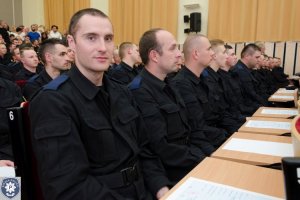Uroczyste zakończenie szkolenia i wręczenie świadectw w auli słupskiej Szkoły Policji
