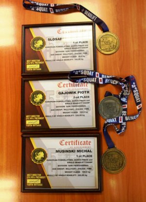 certyfikaty i medale łódzkich policjantów