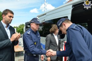 Uroczyste przekazanie mobilnego centrum monitoringu sopockim policjantom