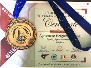 dyplom i medal st. sierż Agnieszki Bergier-Karkosz