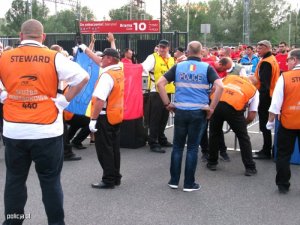policjanci ze &quot;Spotters Team Polska&quot; podczas zabezpieczenia meczu