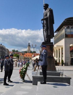 uroczystości pod pomnikiem Marszałka Józefa Piłsudskiego