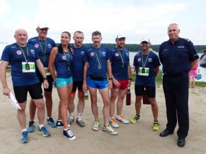 policjanci podczas „II Cross Półmaratonu Murowaniec – Baster Run 2017”
