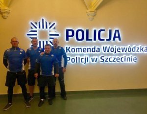 uczestnicy rajdu w Komendzie Wojewódzkiej Policji w Szczecinie