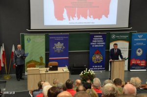 minister Mariusz Błaszczak przemawia podczas konferencji