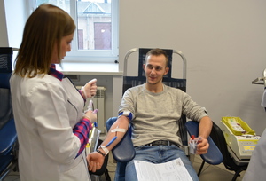 leszczyńscy policjanci oddają krew- akcja krwiodawstwa