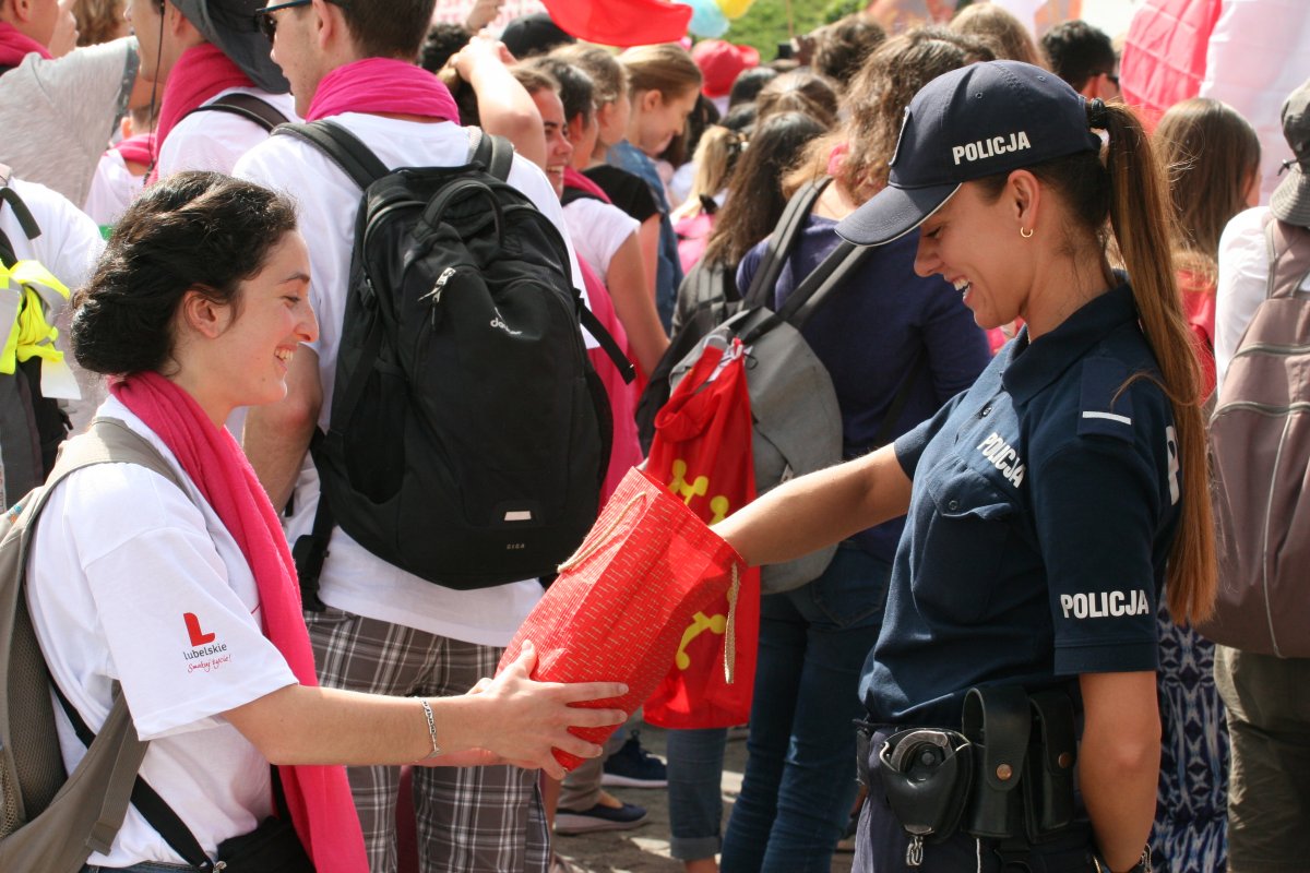 policjajntka podczas światowych dni młodzieży