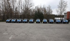 Nagrodzeni policjanci i przekazanie nowych pojazdów służbowych