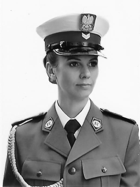 ś.p. st. sierż. Magdalena Dolebska w mundurze galowym i w policyjnej czapce na głowie