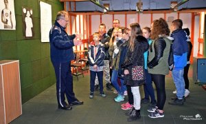 wizyta dzieci w pilskiej Szkole Policji