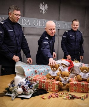 Kierownictwo polskiej Policji wspiera Szlachetną Paczkę