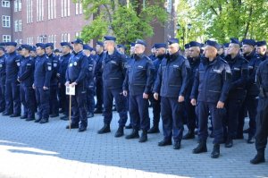 Uczestnicy turnieju ustawieni na placu poszczególnymi pododdziałami.