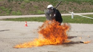 szkolenia zgrywających działania pomiędzy jednostkami KFOR, a komponentem EULEX.
„Fire phobia” (pokonywanie płonących przeszkód)