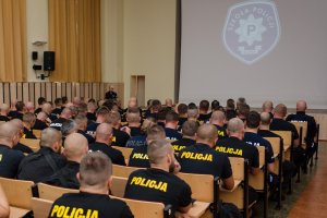 Inauguracja szkolenia w auli słupskiej Szkoły Policji.