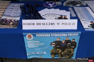 Stoisko Komendy Stołecznej Policji na pl. Piłsudskiego