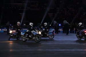 pokaz umiejętności policyjnych motocyklistów