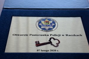 symboliczny klucz do nowego Posterunku Policji