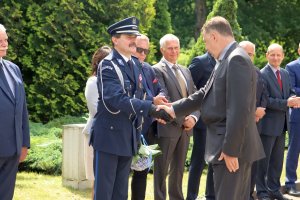 Gratulacje dla inspektora Jacka Gila od byłego Komendanta Głównego Policji Krzysztofa Gajewskiego.
