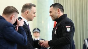 Pałac Prezydencki. Uroczystość powitania funkcjonariuszy polskiego kontyngentu Policji uczestniczących w misji humanitarnej w Ukrainie