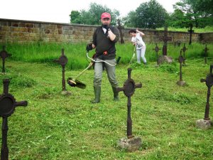 Uporządkowali dwa cmentarze wojenne w Ropicy Górnej #9