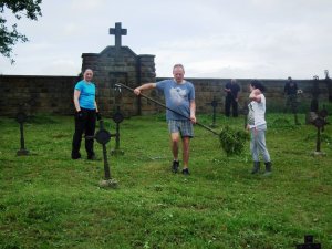 Uporządkowali dwa cmentarze wojenne w Ropicy Górnej #11
