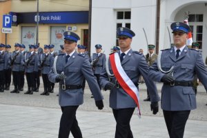 Wojewódzkie obchody Święta Policji w Krasnymstawie poczet sztandarowy