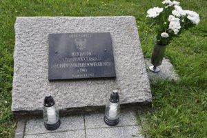 obelisk ku czci „Policjantów Województwa Śląskiego II RP Zamordowanych Przez Sowieckie NKWD w 1940 r.”.