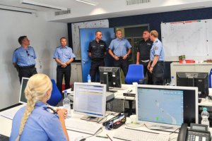 Delegacja Lubuskiej Policji na zaproszenie swoich kolegów z Brandenburgii miała okazję przyjrzeć się pracy niemieckich funkcjonariuszy, którzy zabezpieczali pokazy lotnicze.
